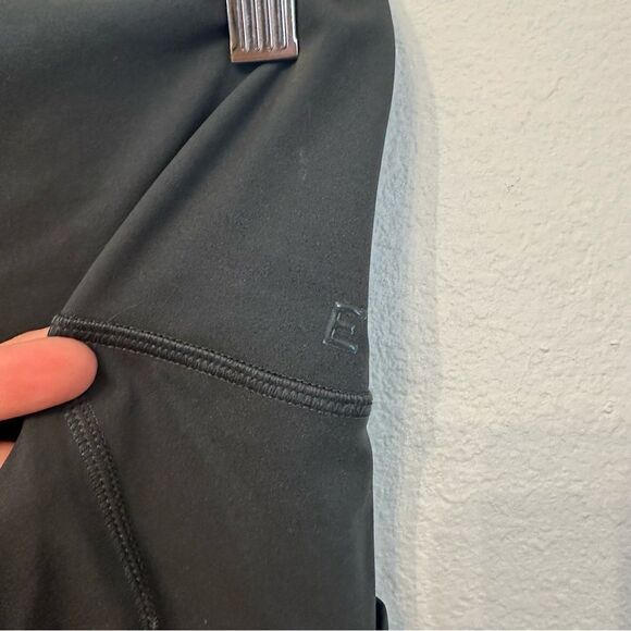 Everlane Perform Dark Grey leggings - Picture 4 of 5